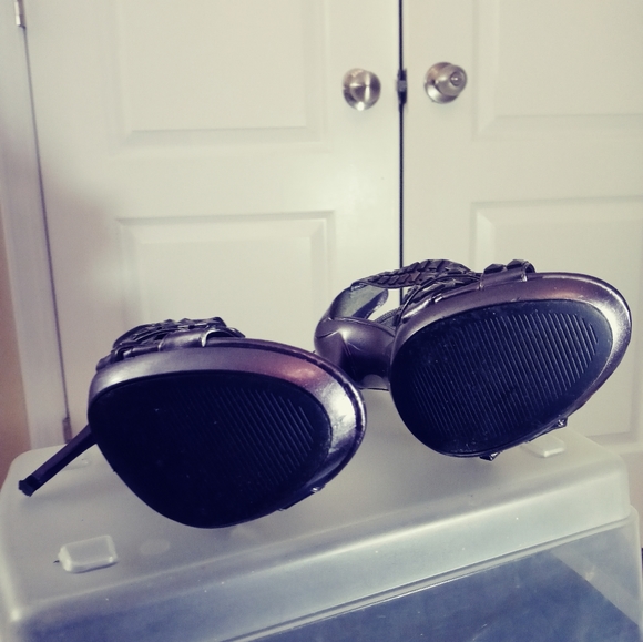 Michael Antonio Women's Silver Heels - Picture 6 of 10